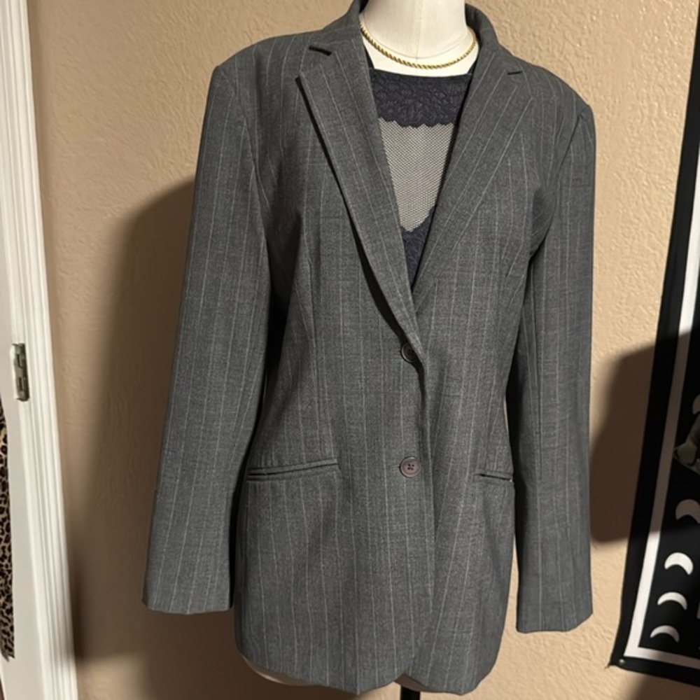 Lands End blazer grey pinstripe front pockets has stretch notched collar 2button